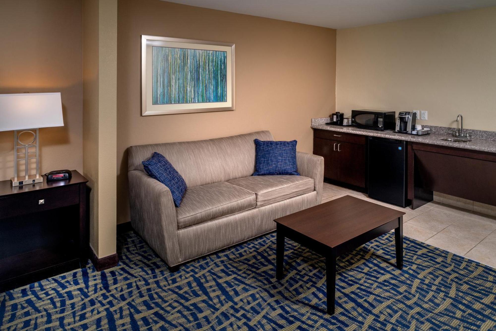 Holiday Inn Express & Suites Lebanon By Ihg Exterior photo