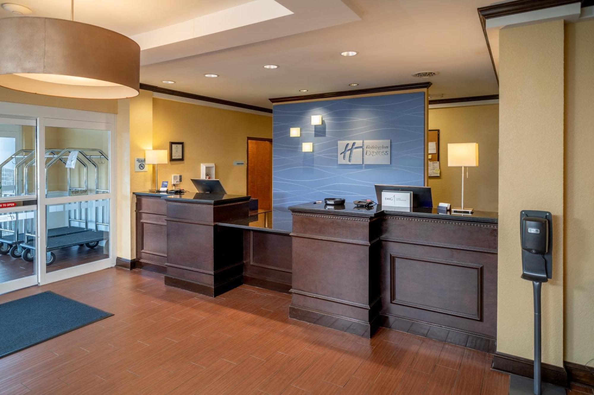 Holiday Inn Express & Suites Lebanon By Ihg Exterior photo