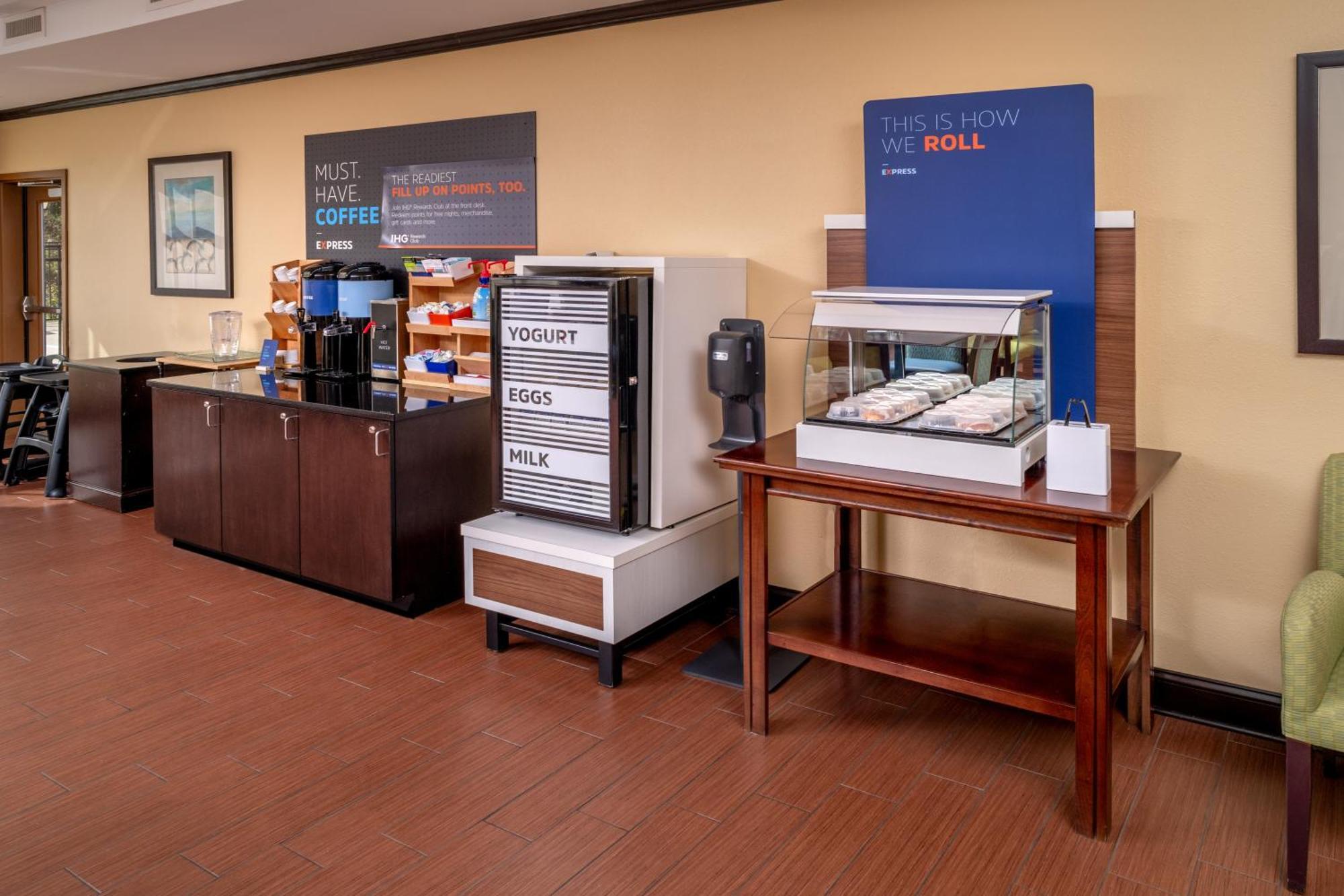 Holiday Inn Express & Suites Lebanon By Ihg Exterior photo