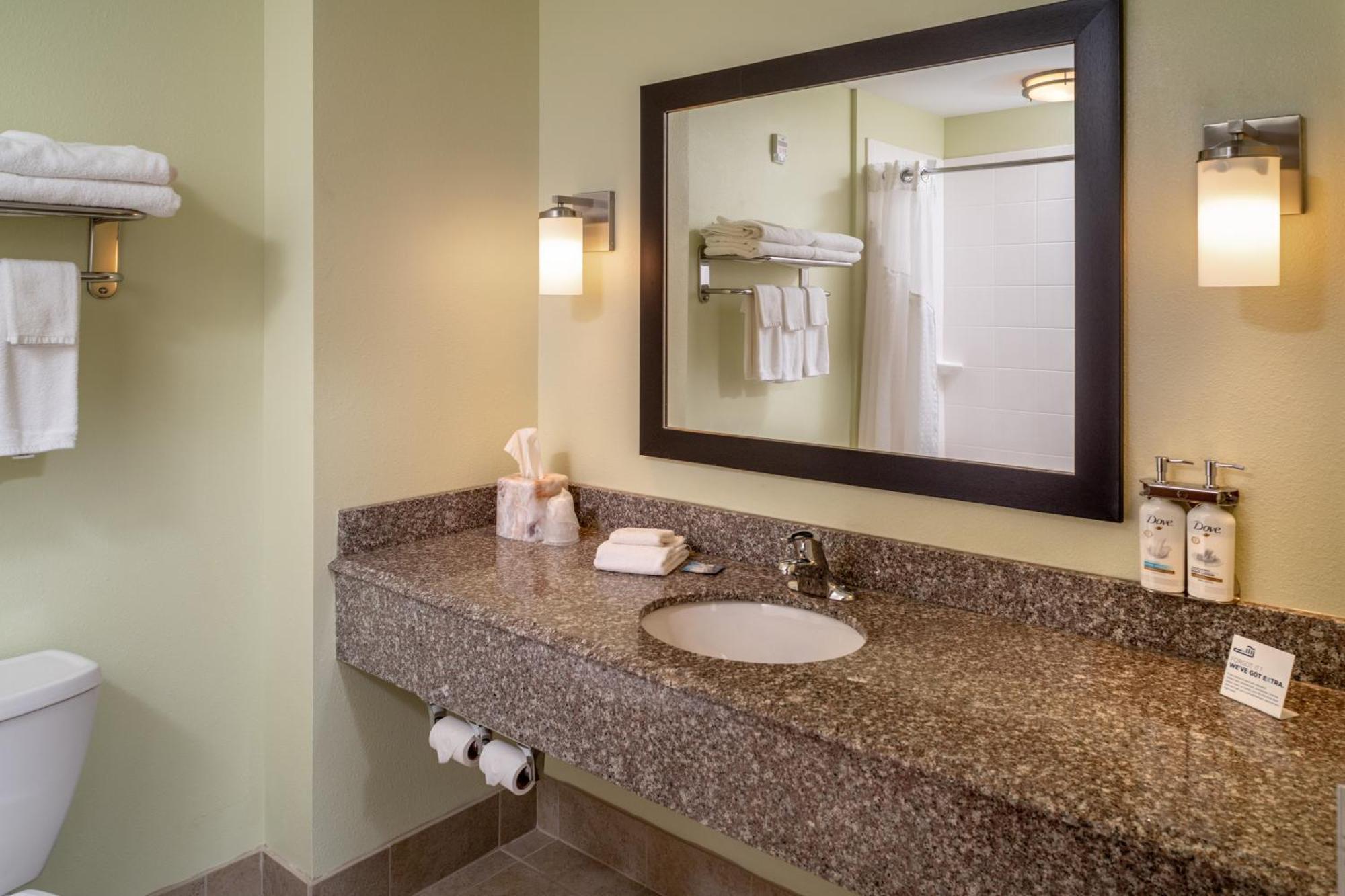 Holiday Inn Express & Suites Lebanon By Ihg Exterior photo