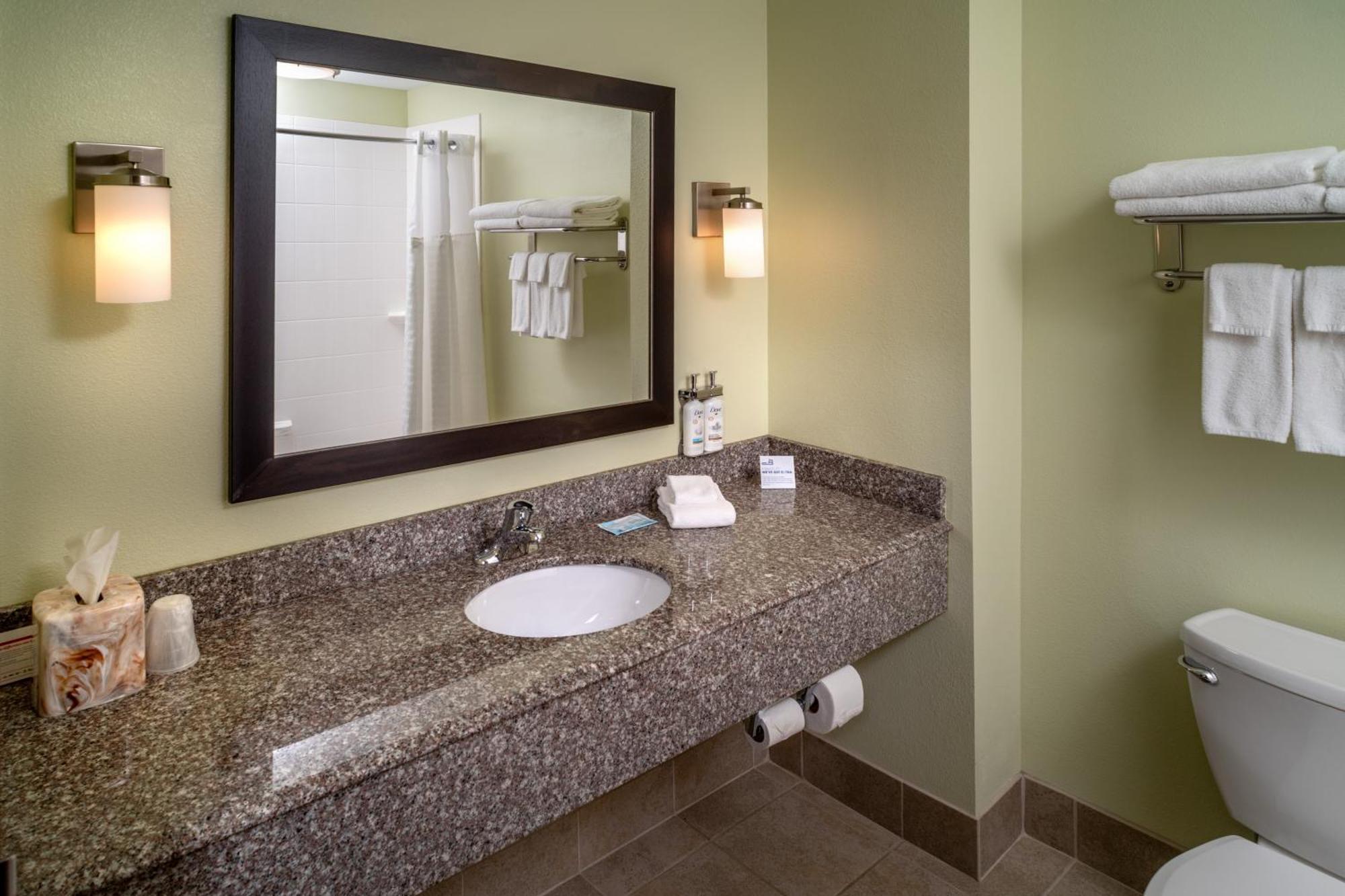Holiday Inn Express & Suites Lebanon By Ihg Exterior photo