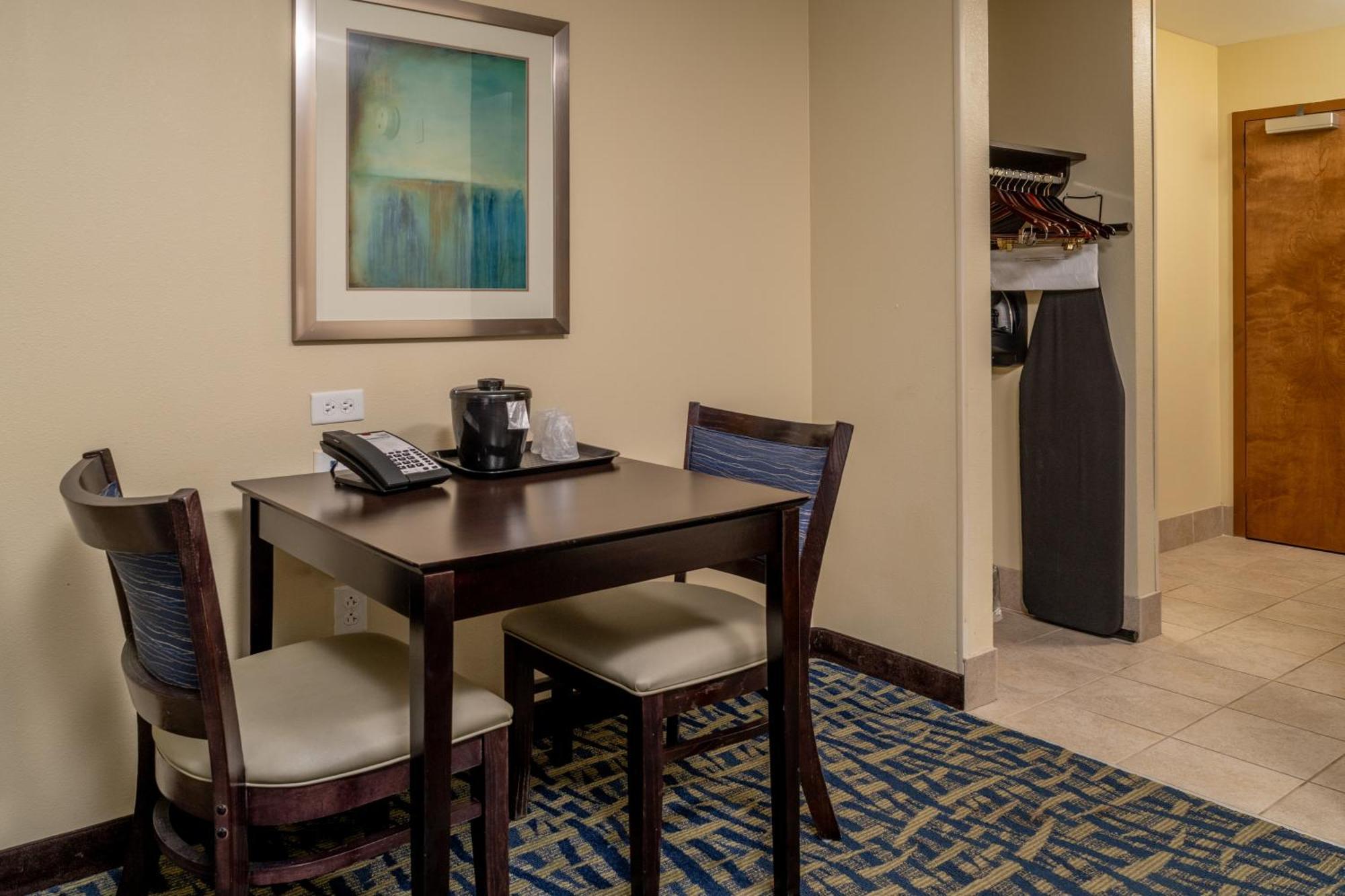 Holiday Inn Express & Suites Lebanon By Ihg Exterior photo