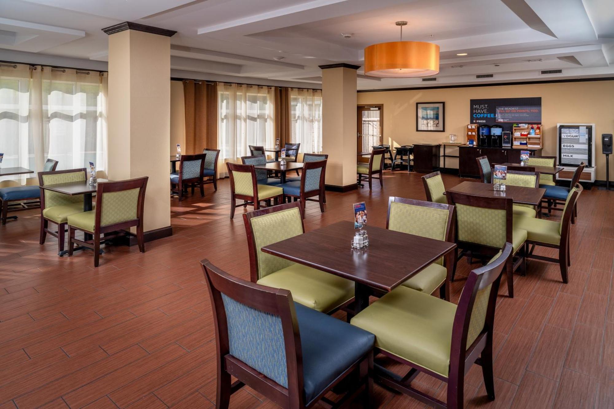 Holiday Inn Express & Suites Lebanon By Ihg Exterior photo
